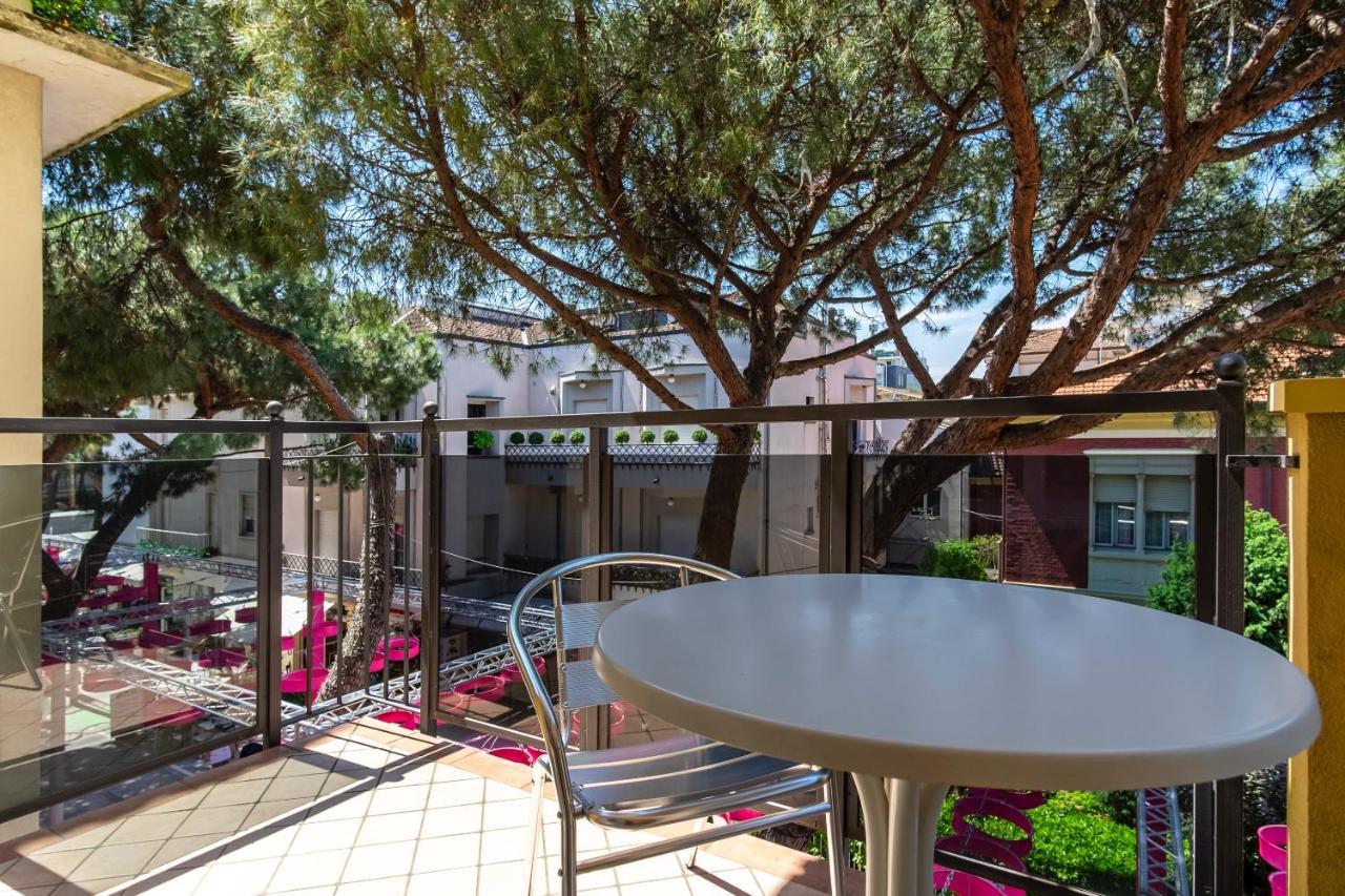 Hotel Mocambo Riccione Exterior photo