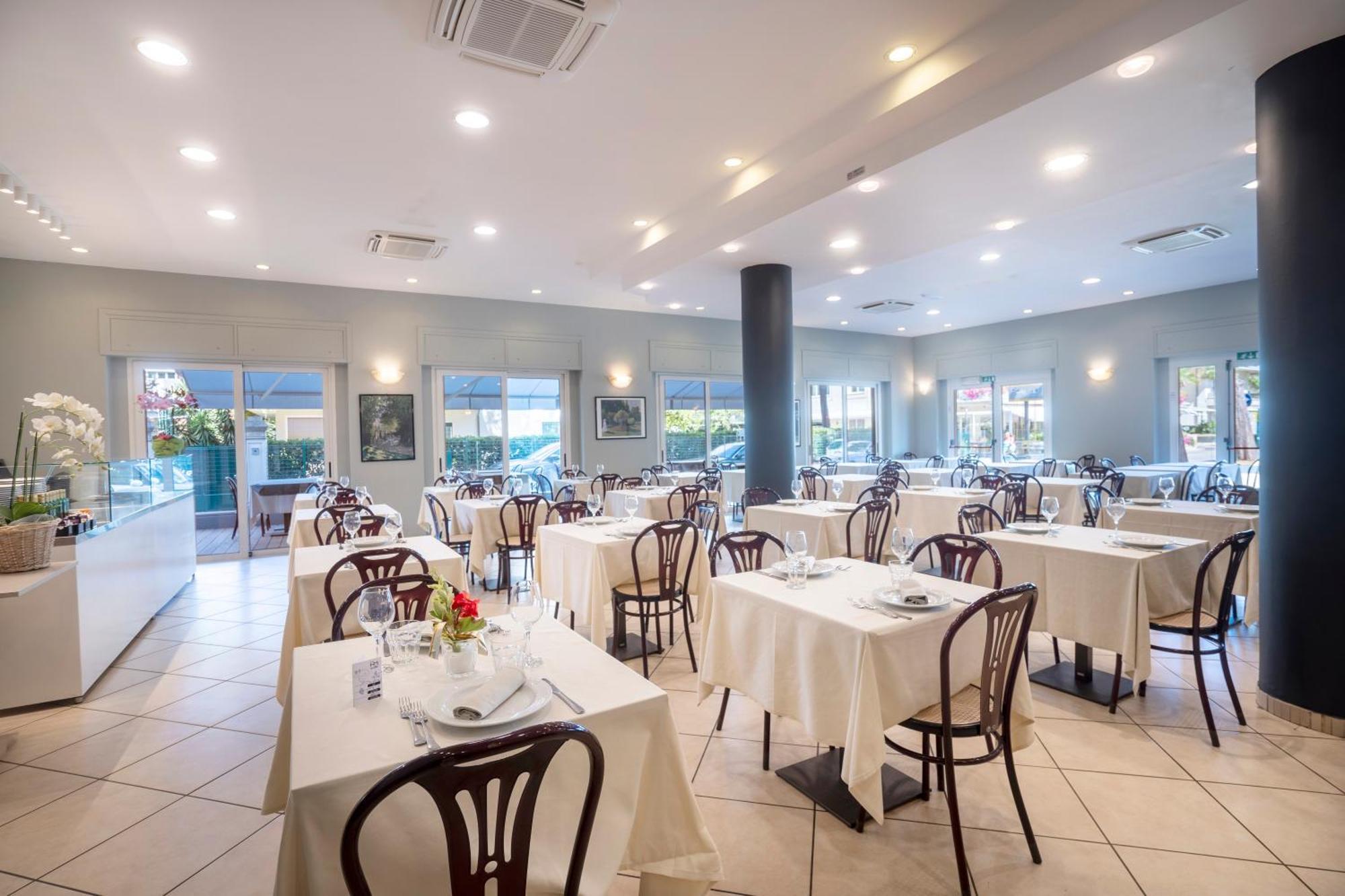 Hotel Mocambo Riccione Exterior photo